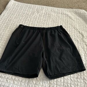 Men’s Oakley shorts